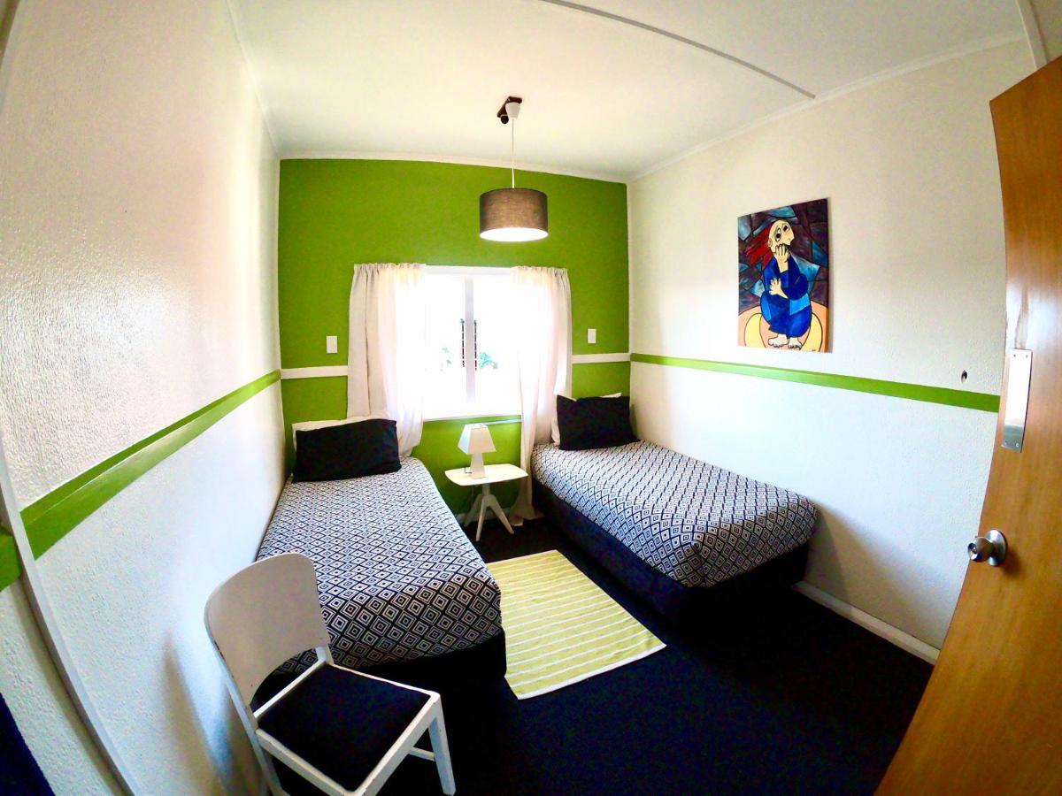 Ducks & Drakes Boutique Motel & Backpackers นิวพลีมัธ ภายนอก รูปภาพ