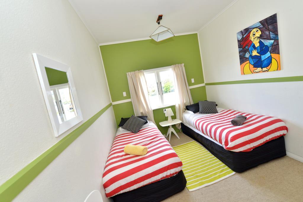 Ducks & Drakes Boutique Motel & Backpackers นิวพลีมัธ ภายนอก รูปภาพ