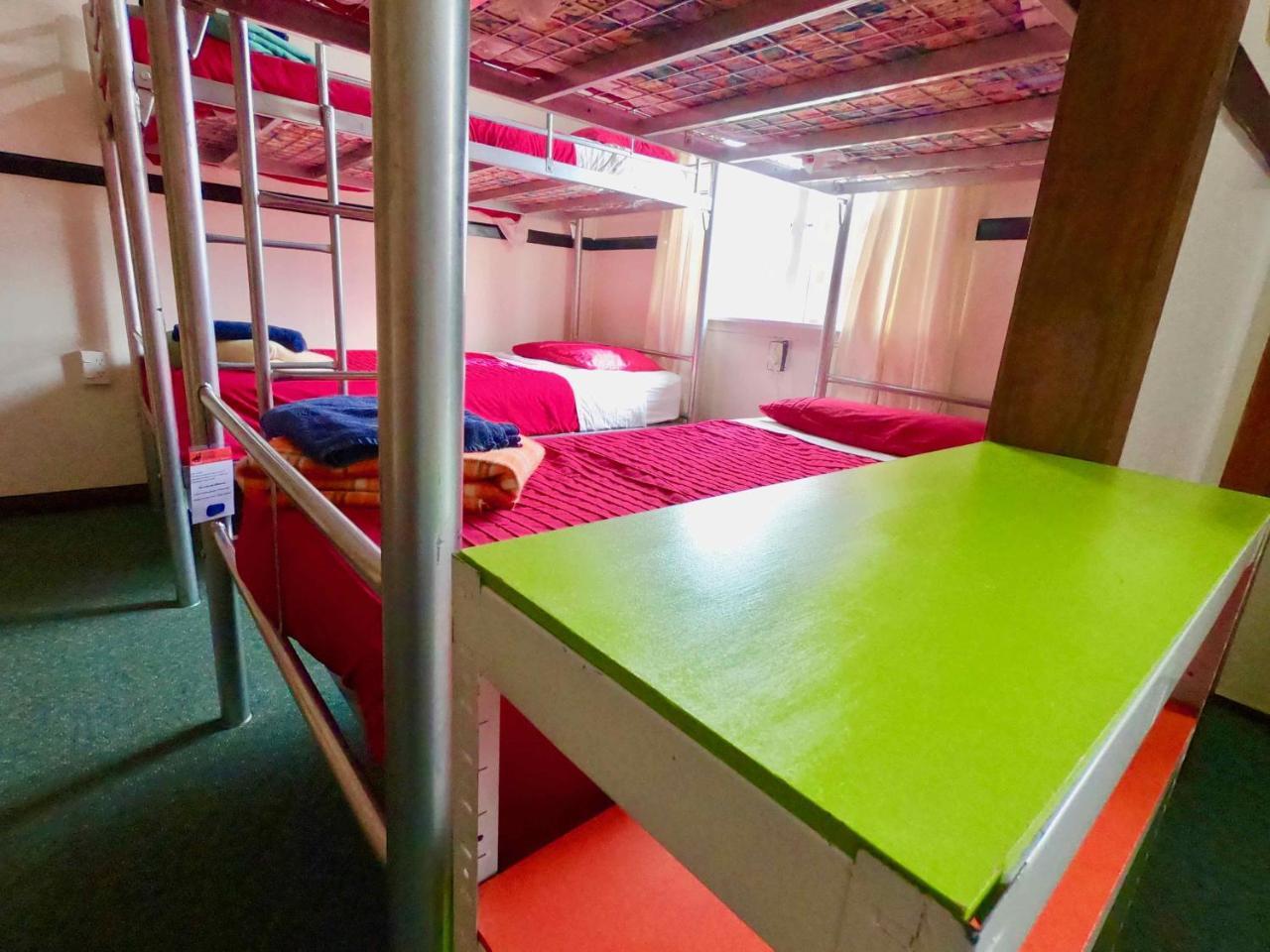 Ducks & Drakes Boutique Motel & Backpackers นิวพลีมัธ ภายนอก รูปภาพ